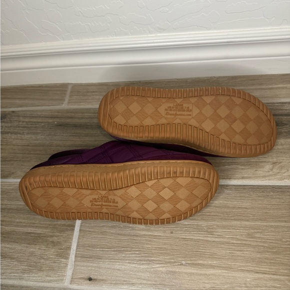 NWOT Women's River Energy Return Closed Back W/ Collapsible Heel - Picture 8 of 9